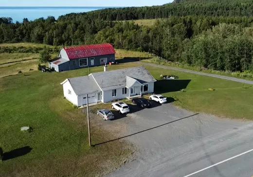 Two or more stories for sale - 439 Route 132 O., Sainte-Félicité, G0J2K0