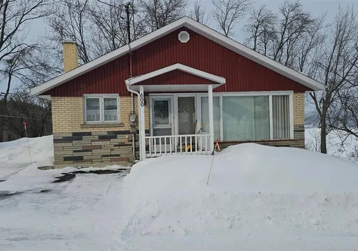 Bungalow à vendre - 600 Rue Côté, Témiscouata-sur-le-Lac, G0L1X0