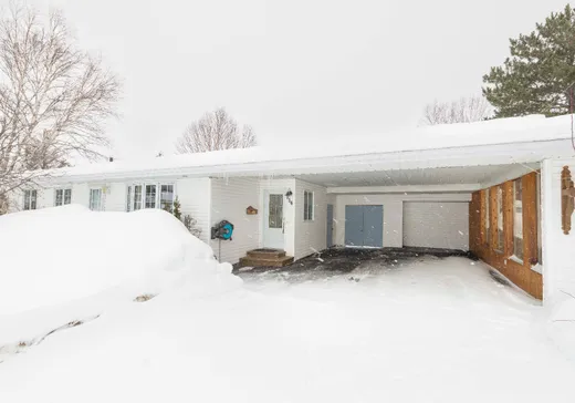 Maison à étages à vendre - 156 Rue Villeneuve, Amos, J9P3M1