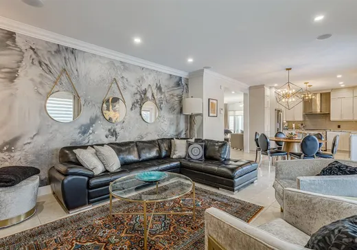 Maison à vendre - 3361 Boul. Pie-IX, Laval (Duvernay), H7C 2S5
