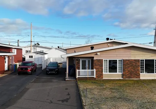 Two or more stories for sale - 14 Rue Arseneault, Port-Cartier, G5B2R6