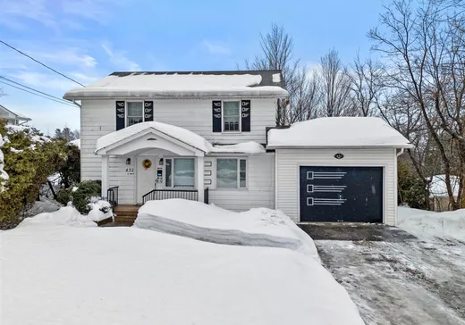 Two or more stories for sale - 632 Rue Bowen, Magog, J1X1C8