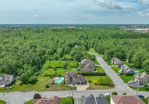 Maison à vendre - 325 Rue Beauchesne, St-Germain-De-Grantham, J0C 1K0