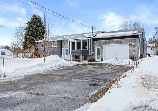 Bungalow for sale - 875 Rue Hébert, Wickham, J0C1S0