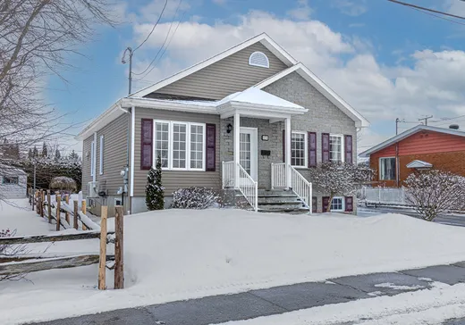 Maison à étages à vendre - 492 Rue des Trinitaires, Saint-Jean-sur-Richelieu, J3B2X6