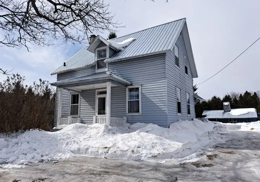 Two or more stories for sale - 685 Route 105, Maniwaki, J9E3A9