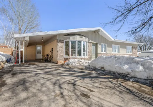 Chalet à vendre - 215 Rue St-Denis, Beaupré, G0A1E0
