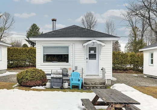 Bungalow for sale - 209 Av. des Scouts, Magog, J1X5W8