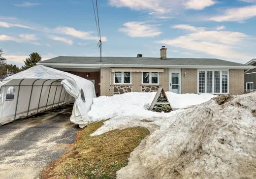 Two or more stories for sale - 4 Rue Duquette, St-Andre-Avellin, J0V1W0