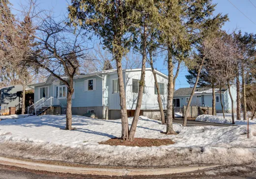 Maison à étages à vendre - 167 Rue Laurier, Otterburn Park, J3G1C7