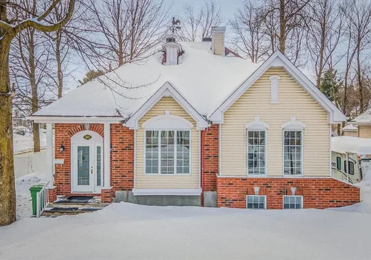 Bungalow for sale - 380 Av. des Bois-Francs, Bois-des-Filion, J6Z4S1
