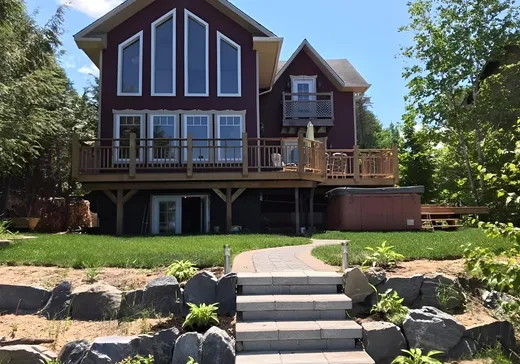 Two or more stories for sale - 465 Imp. L.-P.-Lesage, Lac-Des-Plages, J0T1K0