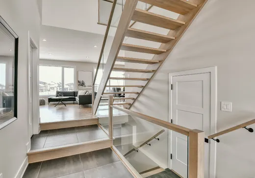 Maison à vendre - 381 Rue des Hirondelles, Sainte-Marthe-sur-le-Lac, J0N 1P0