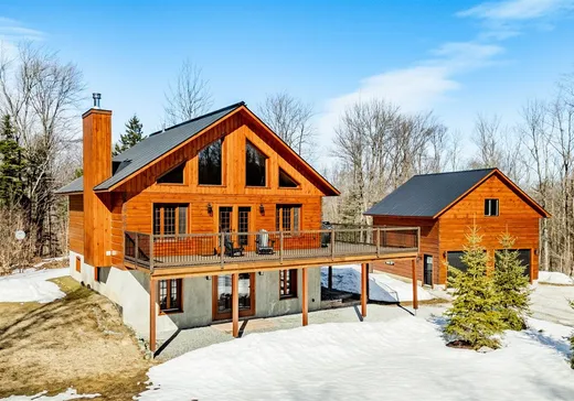 Un étage et demi à vendre - 171 Ch. Verdi, St-Etienne-De-Bolton, J0E2E0