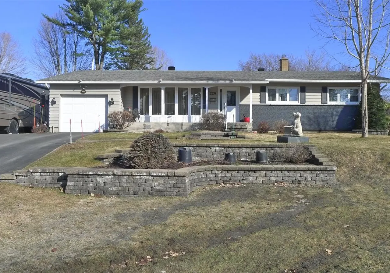 Maison à vendre - 220 Rue Perreault, Victoriaville, G6P 5E9