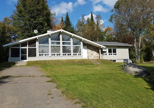 Maison à vendre - 1 Av. de Champfleury, Ste-Marguerite-Esterel, J0T 1E0