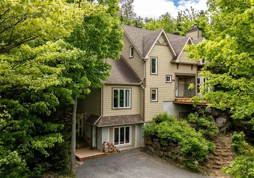 Two or more stories for sale - 370 Mtée Victor-Nymark, Saint-Sauveur, J0R1R3