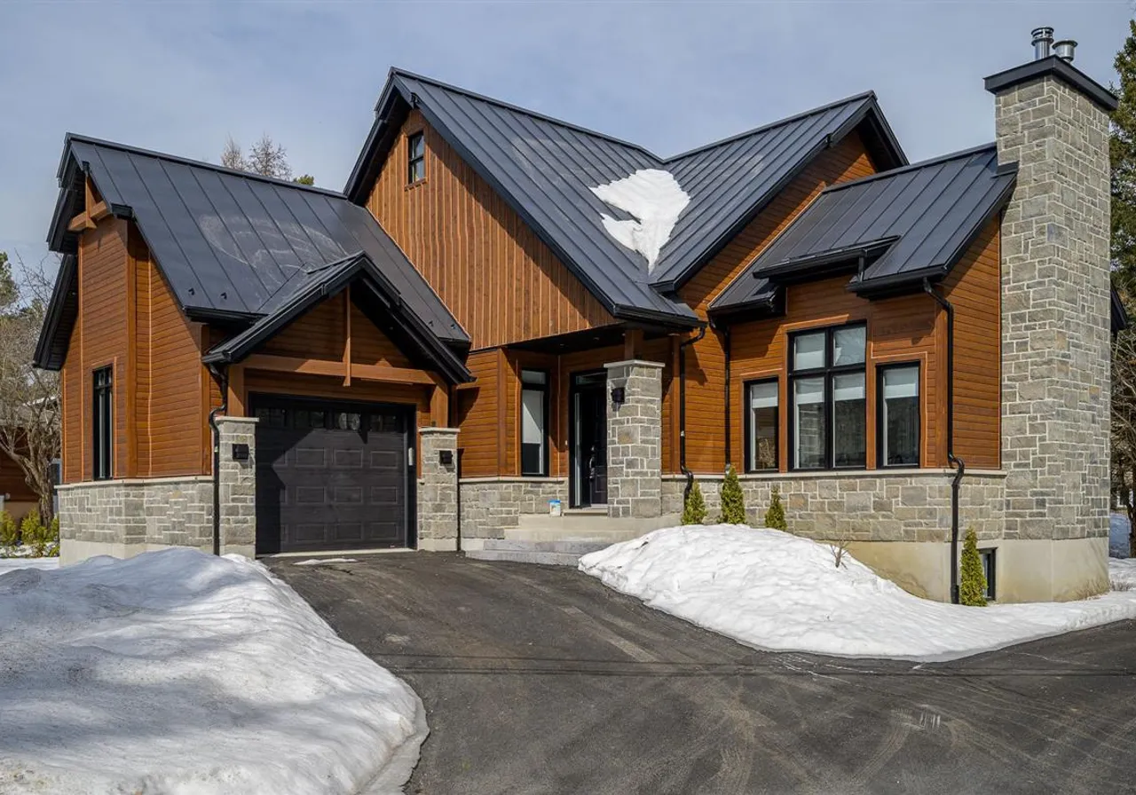 House for sale - 97 Av. Carmen, Saint-Sauveur, J0R 1R5