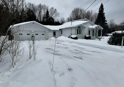 Maison à étages à vendre - 301 3e avenue du Lac-Charland, Ste-Mélanie, J0K3A0