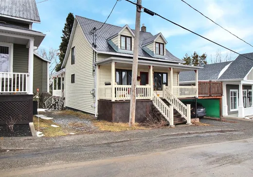 Maison à vendre - 493 Rue de l'Église, Pohénégamook, G0L 1J0