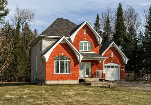 Two or more stories for sale - 60 Rue Raymond, Magog, J1X5S7