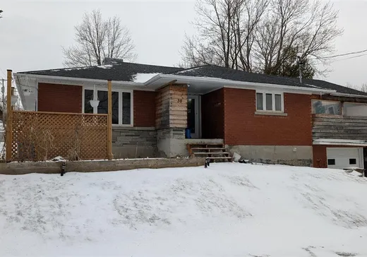 Bungalow for sale - 30 8e Avenue, Val des Sources, J1T3B4