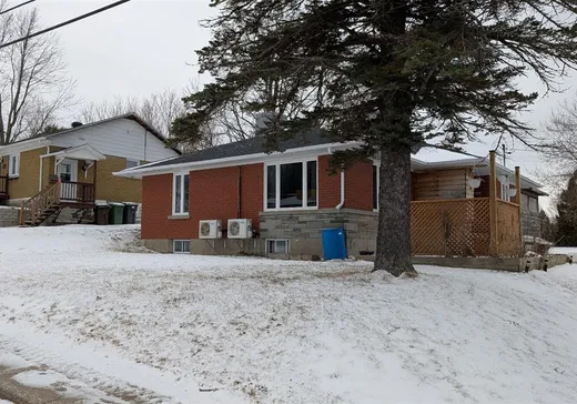 House for sale - 30 8e Avenue, Val des Sources, J1T 3B4