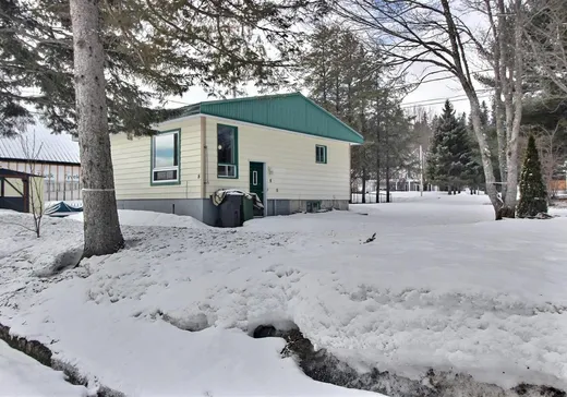 Bungalow à vendre - 8 Rue Joseph-Turcot, Témiscouata-sur-le-Lac, G0L1E0