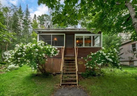 Bungalow à vendre - 2237 Ch. du Village, St-Adolphe d'Howard, J0T2B0