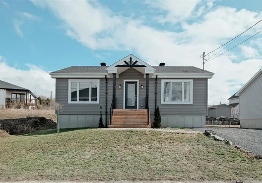 Bungalow for sale - 25 Rue Mastine, Windsor, J1S0H8