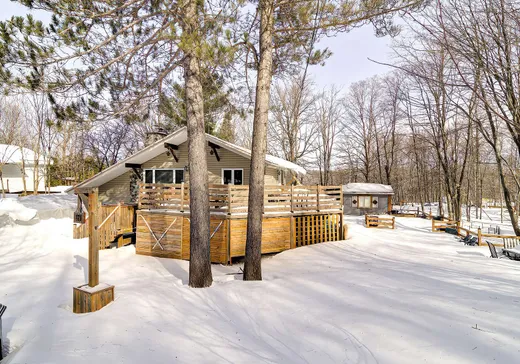 Two or more stories for sale - 121 17e Avenue E., St-Adolphe d'Howard, J0T2B0