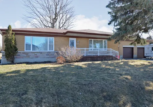 Two or more stories for sale - 360 Route 132, Sainte-Barbe, J0S1P0