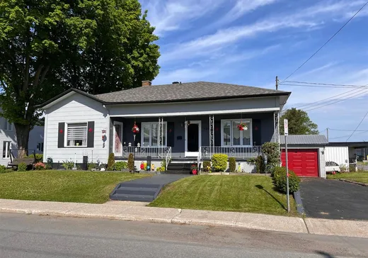 Bungalow à vendre - 2015 Rue St-Calixte, Plessisville, G6L1S1