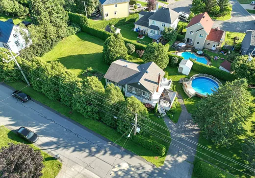 Two or more stories for sale - 44 Rue Plante, Mont-Saint-Hilaire, J3H3X3