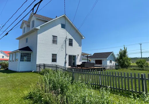 Two or more stories for sale - 1939 Rue de Matane-sur-Mer, Matane, G4W3M6
