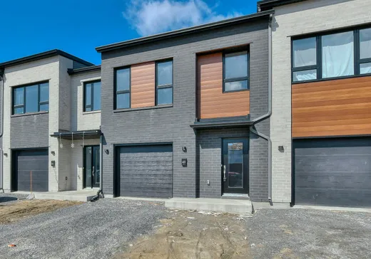 Two or more stories for sale - 425 Rue du Merlot, Sainte-Marthe-sur-le-Lac, J0N1P0