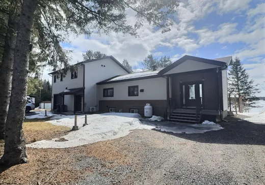 Two or more stories for sale - 398 Ch. des Cyprès, Nominingue, J0W1R0