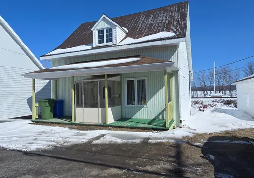 Maison à étages à vendre - 13 Rue St-Pierre E., Matane, G0J3L0