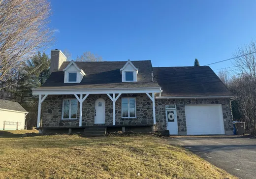 Two or more stories for sale - 115 Rue Guay, Brigham, J2K4P3
