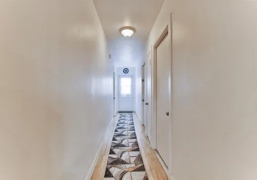 Maison à vendre - 20 Av. des Lacasse, Laval (Laval-sur-le-lac), H7K 1J1