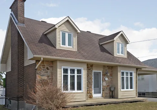 Maison à étages à vendre - 21 Rue Daigneault, Salaberry-de-Valleyfield, J6T5C2