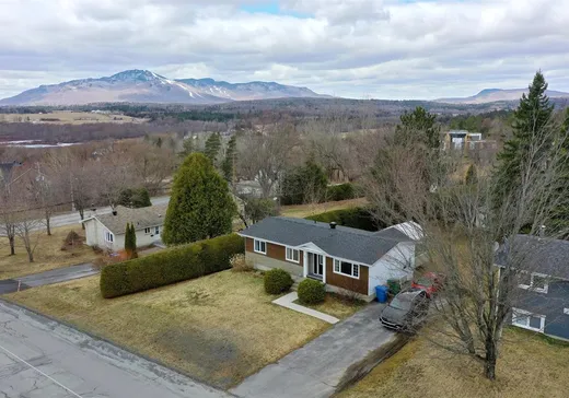 Bungalow for sale - 649 Rue Lacasse, Magog, J1X3Z2