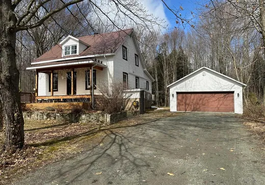 Un étage et demi à vendre - 117 Route 261, Daveluyville, G0Z1C0