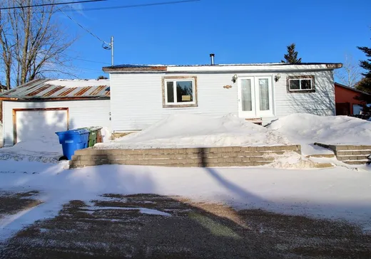 Bungalow à vendre - 70 Rue Blackburn, La Malbaie, G5A1G6
