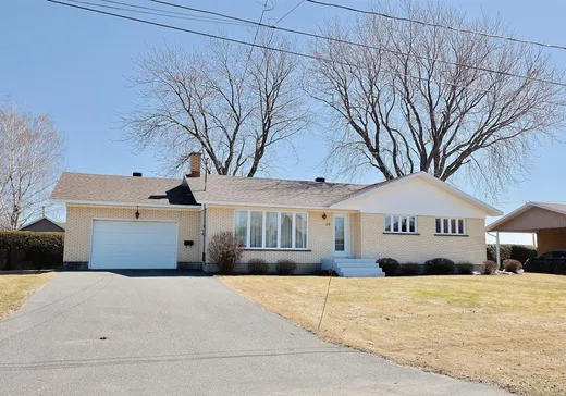 Bungalow for sale - 60 Rue Hébert, Plessisville, G6L3Y8