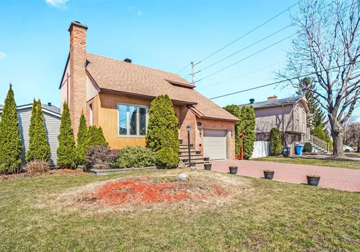 Maison à étages à vendre - 8360 Av. Oregon, Brossard, J4Y2J7