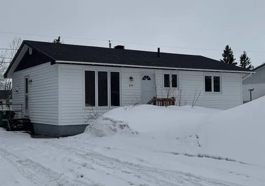Bungalow à vendre - 340 Rue Paradis, Val-d'Or, J9P4H6