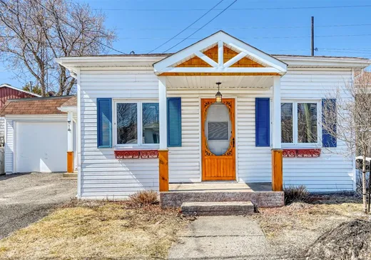 Maison à vendre - 584 Rue du Plateau, Saint-Jérôme, J7Z 4J2