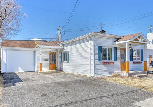 Maison à vendre - 584 Rue du Plateau, Saint-Jérôme, J7Z 4J2