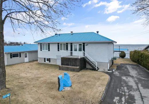 Two or more stories for sale - 565 Route 132, Sainte-Barbe, J0S1P0